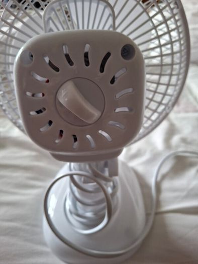 Mini desk fan