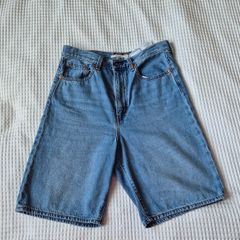 Womens Levi's bermuda shorts size 30