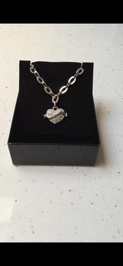 guess necklace & bracelet