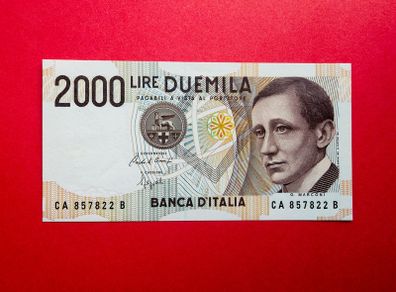 Italy  2000  Lire  1990    Pick  115  MARCONI  . ( Uncirculated )