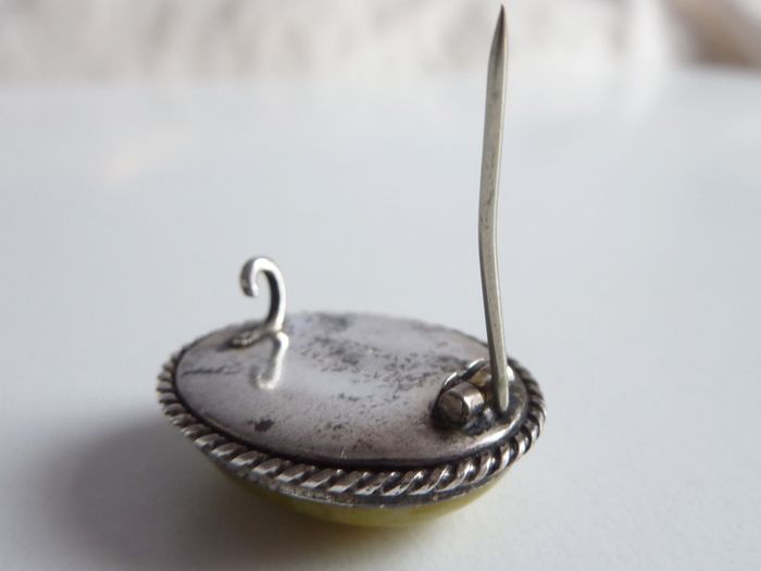 Sterling silver vintage / antique Iona marble Scottish brooch