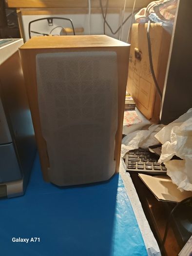 Sanyo Mini HiFi System, Radio, CD and Tape Cassette, Model DC-DA100, with 2 Sanyo Speakers, and Remote Control