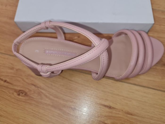 Dorothy Perkins Pink Sandals. Size 8. New