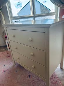 Free mamas and papas changing table.