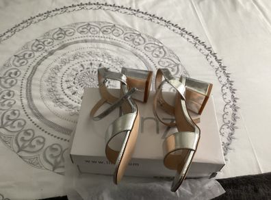Silver sandles