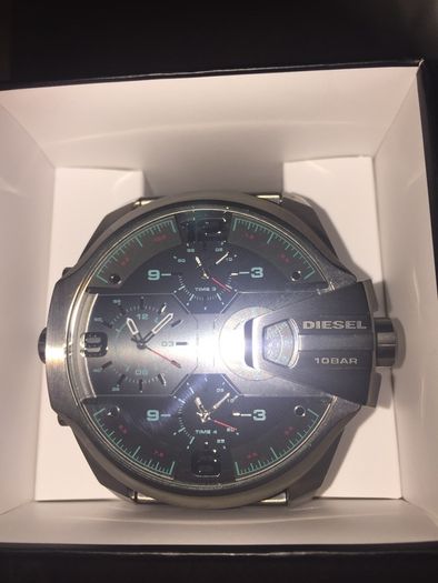 Diesel Uber Chief Gunmetal Watch broken