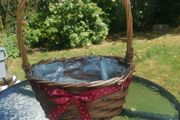 Plant basket with ribbon