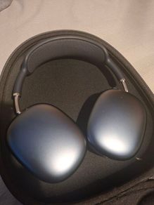 Apple AirPods Max Wireless Over-Ear Headphones with Case
