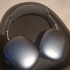 Apple AirPods Max Wireless Over-Ear Headphones with Case