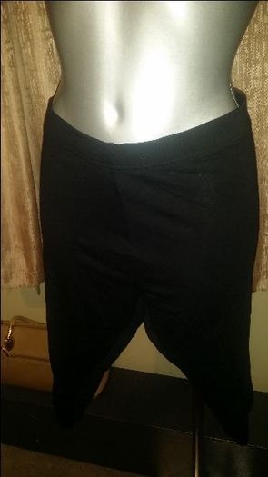 BNWT Plus size  Black Esmara crop leggings knee length size UK26/28 EU52/54 Postage included