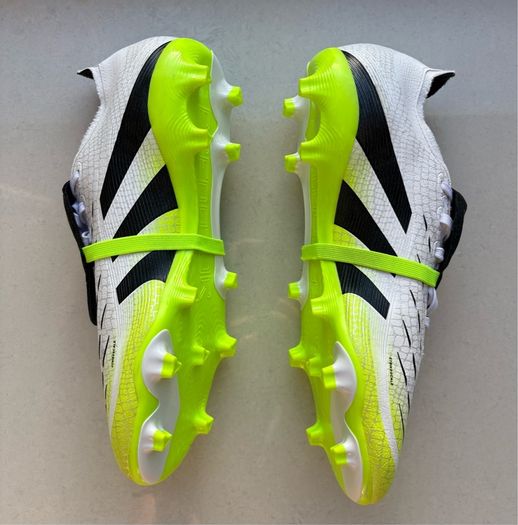 Like new, worn once, absolutely mint, size 10 Adidas 2024 Predator Elite Hybrid Touch + Fold-Over Tongue. RRP 280. Top tier boot in Cloud White / Core Black / Lucid Lemon colourway.