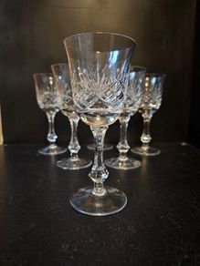 Superb set of 6 wine glasses High quality 24%lead crystal, similar to Waterford