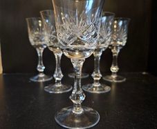 Superb set of 6 wine glasses High quality 24%lead crystal, similar to Waterford