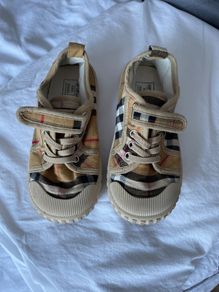 Girls shoes size 28