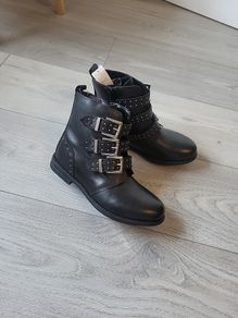 Girls boots