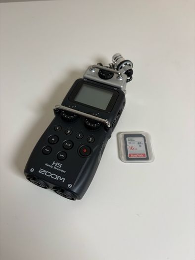 Zoom H5 Audio recorder, SD Card & hard case