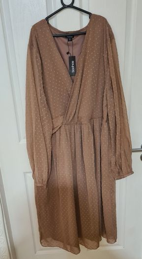 Nwt Boohoo Blush Dress In Size 22