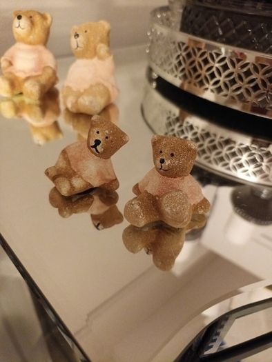 4 collectible bears