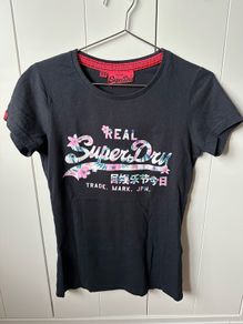 Superdry t-shirt / top for women / ladies, immaculate condition.  Size: XS