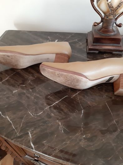 Ladies Roland Cartier Taupe shoes Size 37