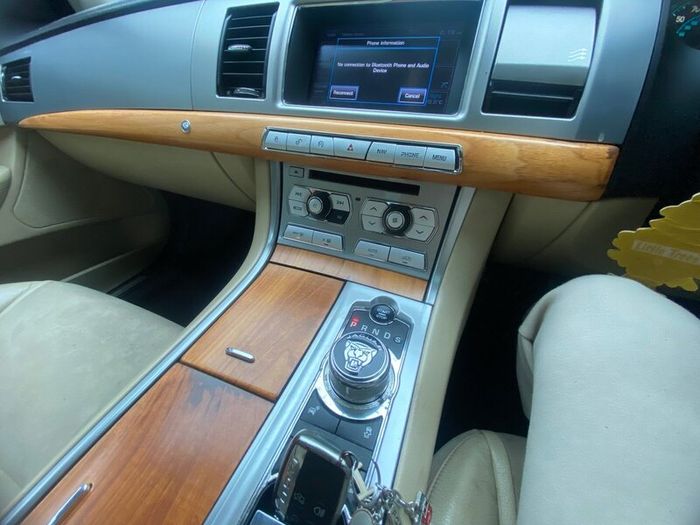Jaguar XF 2012