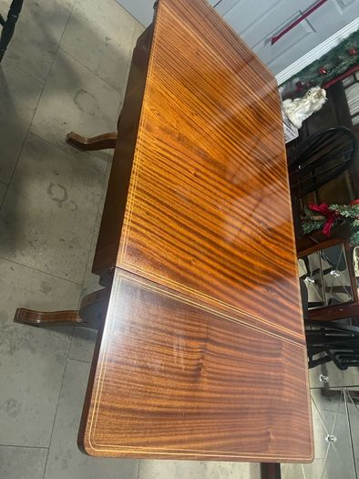 Extendable mahogany dinning table