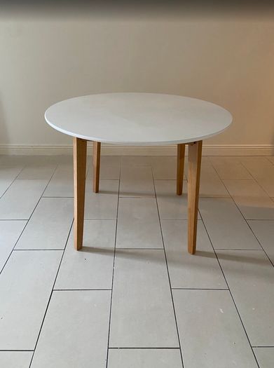 4-seater dining table