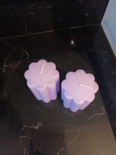 2 lilac pillar ridged candles