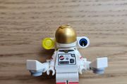lego col26-1 spacewalking astronaut, series 26