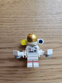 lego col26-1 spacewalking astronaut, series 26