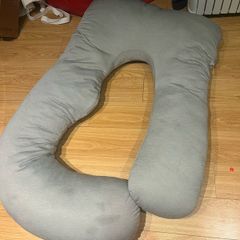 large pregnancy pillow
