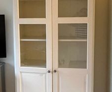Glass-door cabinet