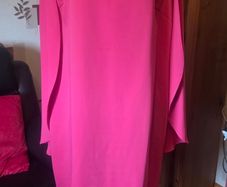 Carla Ruiz fuchsia cape sleeve cocktail dress floral shoulder detail EU 46.