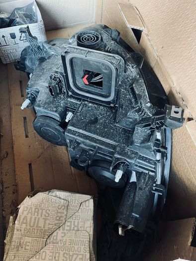Passenger Headlight and light Driver Renault