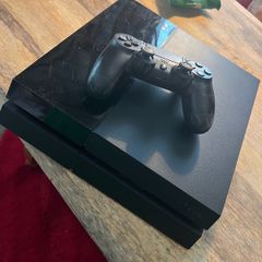 Playstation 4 console and controller