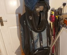 NIKE Golf Bag, in very good condition, plenty of zipped pockets and Golf Clubs Cover