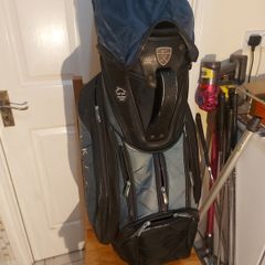 NIKE Golf Bag, in very good condition, plenty of zipped pockets and Golf Clubs Cover