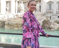 Dress with frills and a tie