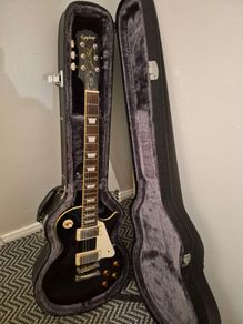 Epiphone Les Paul Standard (Ebony) with Hard Case