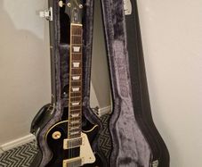 Epiphone Les Paul Standard (Ebony) with Hard Case