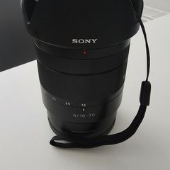 Sony Zeiss 16 70mm F4 OSS Lens