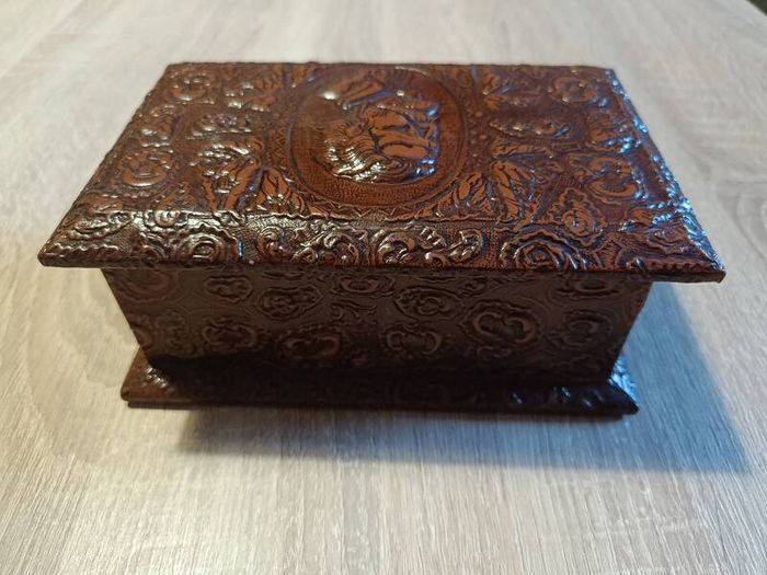 Vintage leather trinket box