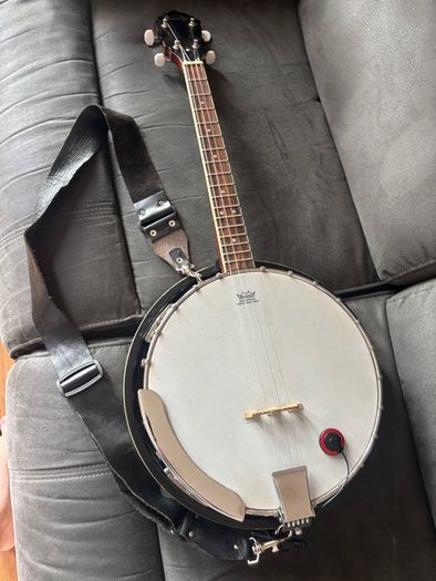 Tenor Banjo with plug in