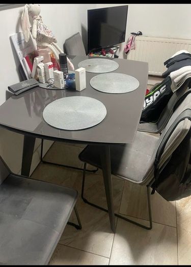 table an chairs