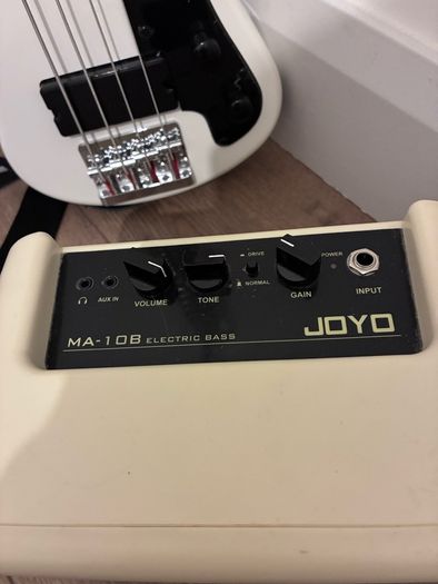 Hofner Shorty Bass White and Joy portable amp
