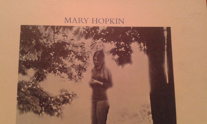 Mary Hopkin.