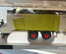 1:32 scale Claas cargos 9500