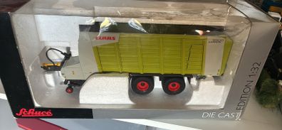 1:32 scale Claas cargos 9500