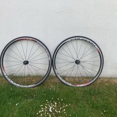 Road bike wheel
