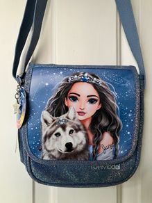 Top model shoulder bag